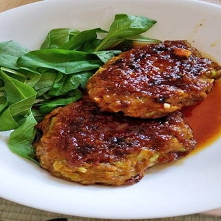 長ネギの牛肉のカレーハンバーグ～ベビーリーフ添え～